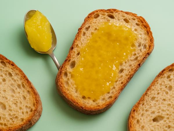 Namažite si kruh z medom in cimetom - preverite zakaj