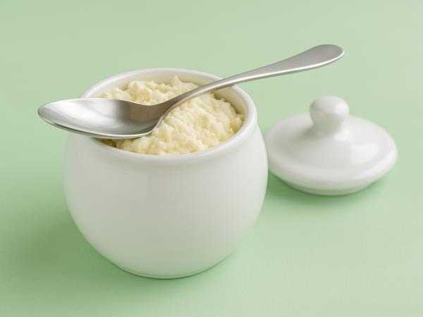 Babičin recept, ki ga je poznala že antika: hren in jabolčni kis za zamašen nos