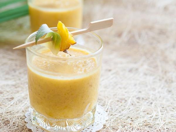 Zimski smuti z ananasovim bromelainom, ki pomirja vnete sklepe in krepi obrambo pred prehladom