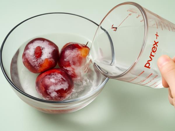 Kako popolno očistiti pesticide iz jabolka