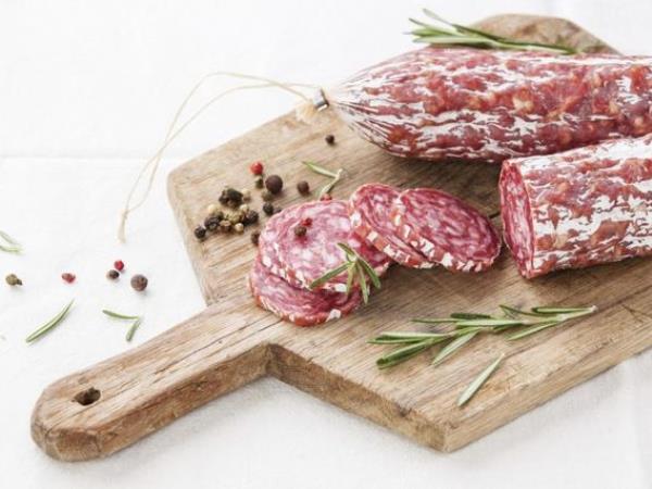6 živil, ki jih po 40. letu ne bi smeli jesti - eno vsakodnevno skriva nepričakovano past
