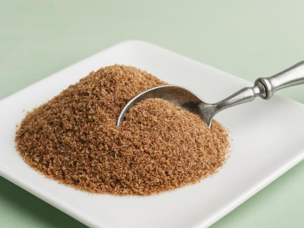 Dve sestavini, ki skupaj podpreta prebavo in presnovo: recept z lanenimi semeni in nageljnovimi žbicami