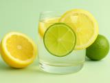 Limonada z javorjevim sirupom in kajenskim poprom: zvezdniška pijača, ki naj bi čistila telo in pomagala pri hujšanju
