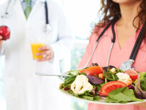 10 živil, ki jih nutricisti prisegajo nanje: so na vaši mizi vsak dan?