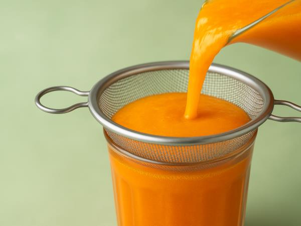 Zakaj bi morali prav zdaj jesti to korenčkovo mešanico?