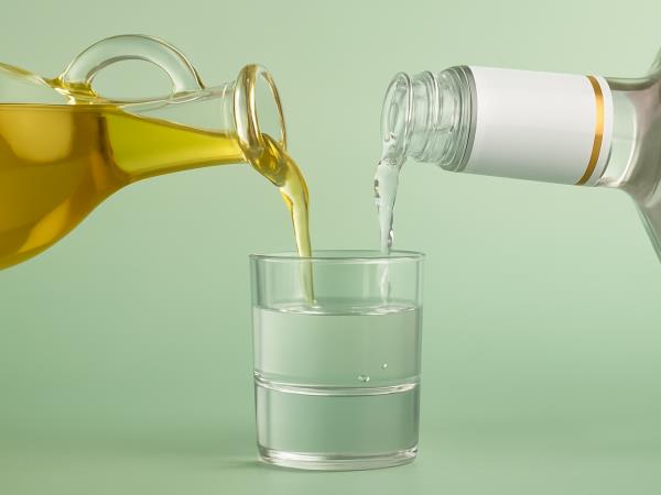 Vodka in sončnično olje kot zdravilo? Shevchenkova metoda, ki jo stroka ignorira, tisoče pa prisega nanjo