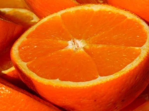 V čevlje dajte čez noč lupino pomaranče