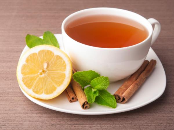 Česa ne smete nikdar dodati čaju, pa vendar to počnete