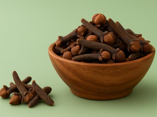 2 sestavini za po kosilu, ki čistita telo in topita maščobe