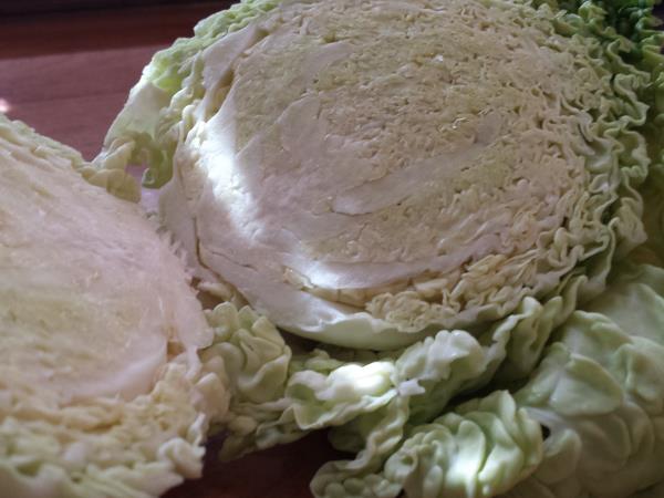 Ohrovt, govedina in popečen paradižnik v eni skodelici – enolončnica, ki dokazuje, da je LCHF vse prej kot dolgočasno