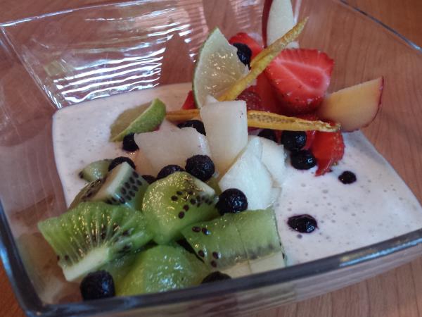 Sadje v jogurtovi omaki