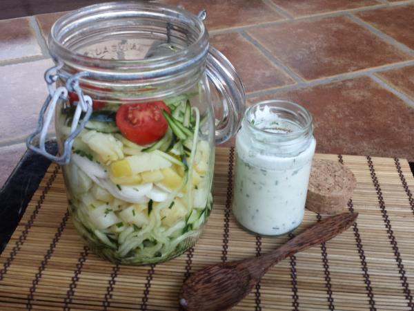 Spomladanska kumarična solata