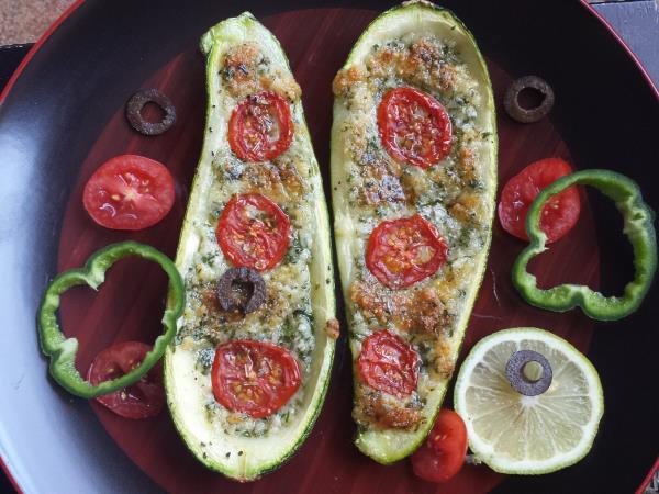 Polnjene bučke za žar ali pečico