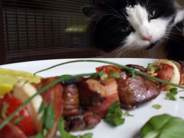 Jetrca na palčki: recept za ražnjiče, ki jih boste znova in znova pripravljali