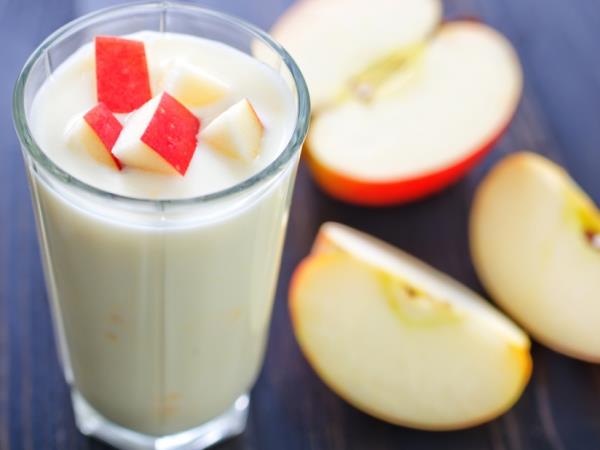 Tri sestavine, en smuti: jabolko, jogurt in limona kot zavezniki pri hujšanju