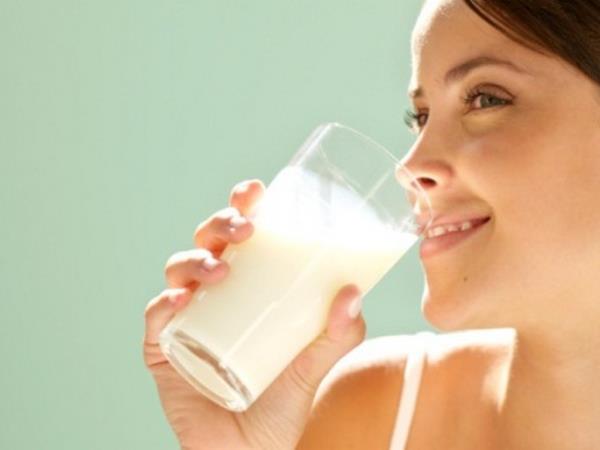 Ajda in kefir: napitek, ki ga pripravite zvečer, zjutraj pa zamenja zajtrk