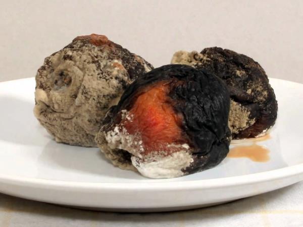 Zakaj nas imajo za bebce in nam ne pustijo normalno živeti?