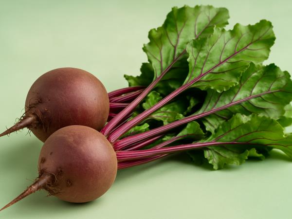 Ali ste vedeli, kaj razkriva barva urina, ko jeste peso?