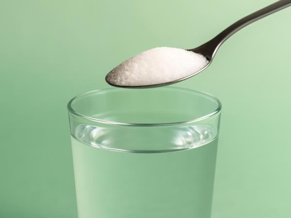 Zakaj bi morali v vsaki sobi imeti kozarec kisa in slano vodo?