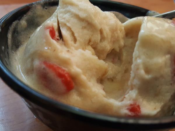 Bananin sladoled z goji jagodami