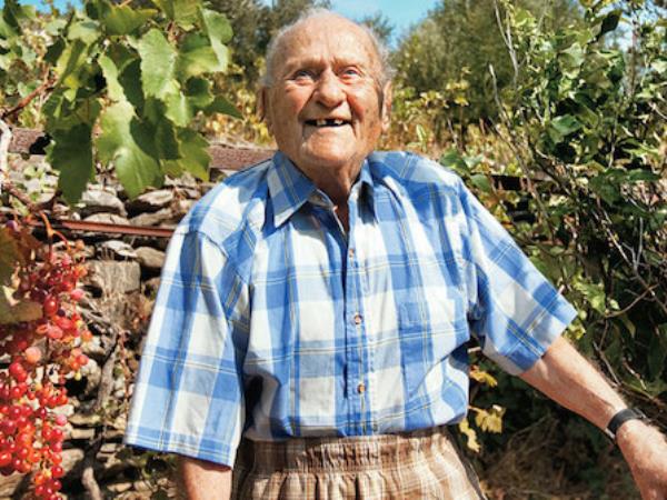 Zdravniki so mu dali 6 mesecev – živel je še 40 let: Grk, ki je pozabil umreti