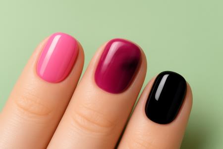 Lak za nohte, ki vas varuje pred drogami v pijači