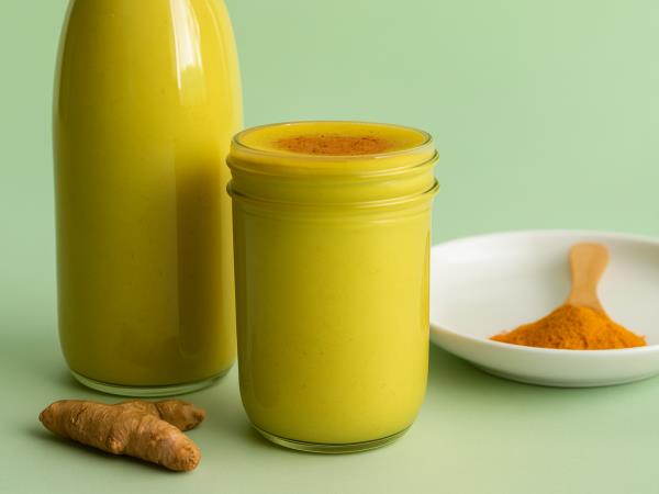 Kurkuma z mlekom za lahko noč