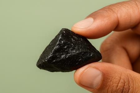 Himalajska smola shilajit je bila dolga leta strogo varovana skrivnost
