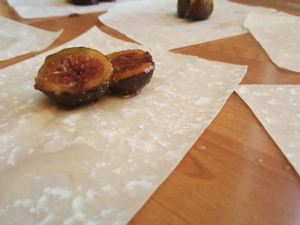 Figovi paketki iz vlečenega testa: recept, ki bo spremenil vaš pogled na jesensko sadje