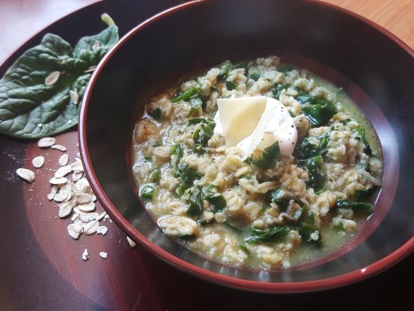 Juha iz ovsenih kosmičev in špinače