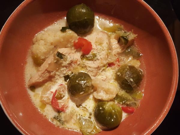 Juha, ki pomiri razburjen želodec: recept z ingverjem, brstičnim ohrovtom in skrivnim kisnim trikom