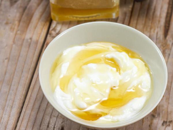 Jogurt z medom na tešče: navada, ki jo priporoča vse več strokovnjakov