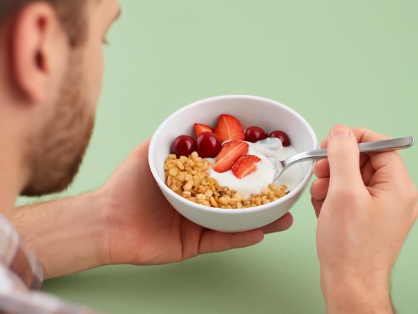 S sadjem nad strupe. Res?!