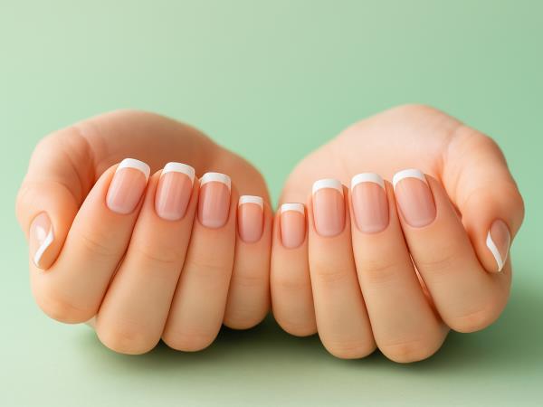 Kaj o vašem zdravju razkrivajo nohti?