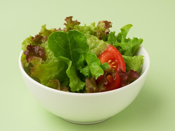 Sestavine, ki solato spremenijo v kalorično bombo