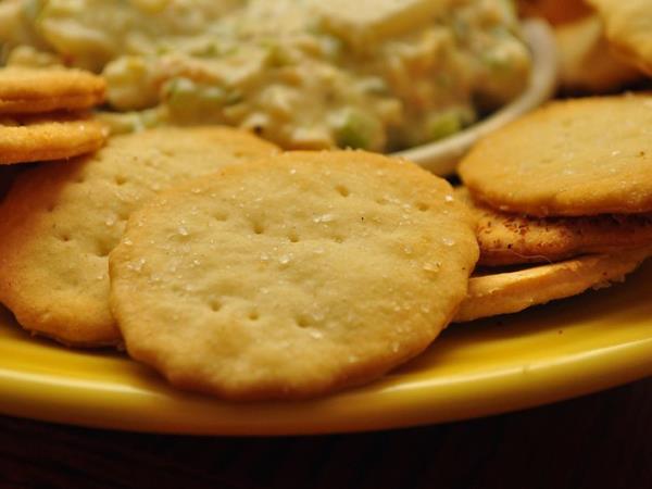 Test s krekerji, ki vam pove, koliko ogljikovih hidratov lahko pojeste