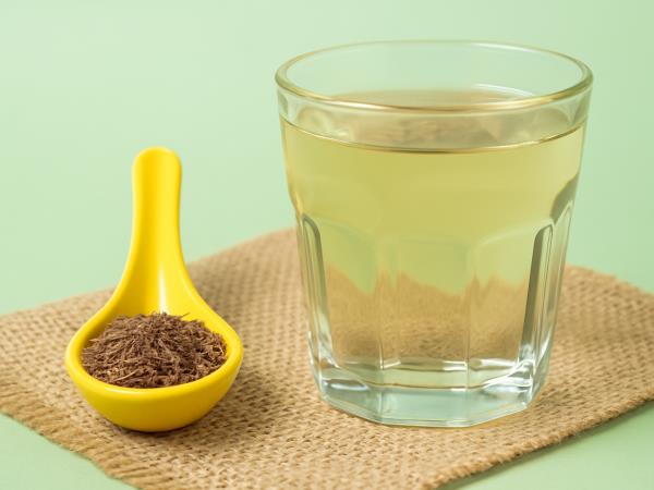 Žlička kumine v kozarcu vode: skrivnost, ki jo ayurveda pozna že tisočletja