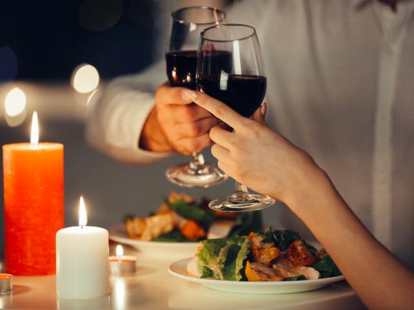Ko telo zaspi, metabolizem ne počiva: zakaj je ura obroka morda pomembnejša od tega, kaj jeste