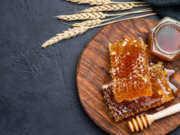 Je v medu gluten?