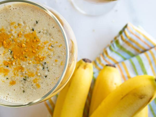 Kašelj po bolezni še vedno traja? Banana, kurkuma in med skrivajo preprost recept za trdovratni kašelj