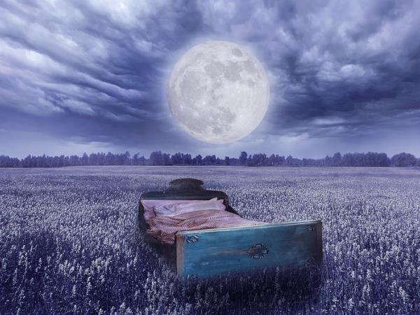 Ali lahko polna luna povzroča nespečnost?