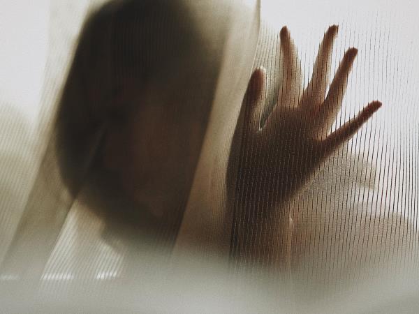 Imate pogosto občutek, da vas nekdo opazuje?