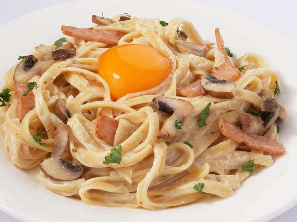 Carbonara brez smetane in kruh za pohvalo: 13 italijanskih skrivnosti, ki jih Italijani sami ne razlagajo