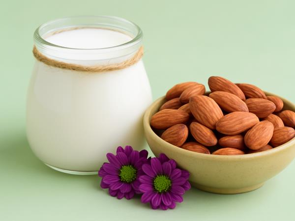 Zakaj je mandljevo mleko lahko nevarno?