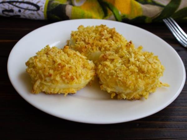 Čebulni obročki s sirom in čipsovo panado: recept, ki ga boste ponovili znova in znova