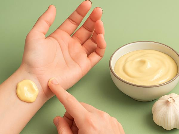 Dajte česen na zapestje in poglejte, kaj se zgodi