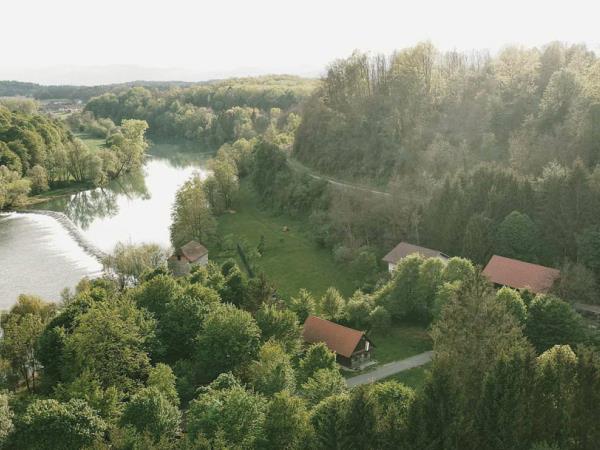 Pet dni ob Kolpi, ki spremenijo življenje: zakaj je ta spiritualni kamp vsako leto razprodan?