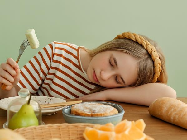 Kava vas zjutraj ne zbudi več? Razlog tiči v možganih – in rešitev je na vašem krožniku