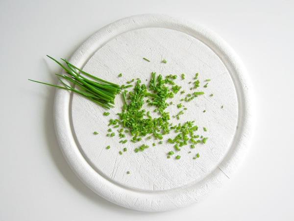 Drobnjak ni le okras: zakaj bi ga morali jesti večkrat na teden
