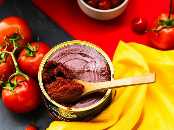 Zakaj ne bi smeli jesti paradižnika iz pločevinke?